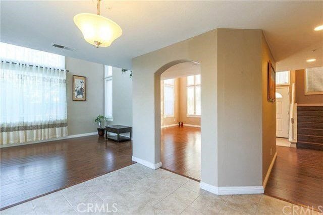 Building Photo - 820 N Justin Pl