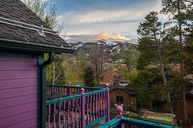 Building Photo - Winter rental! Luxury 4 bed, 3 bath home i...