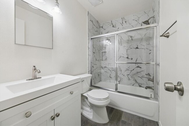 Building Photo - 9327 Crescent Moon Dr