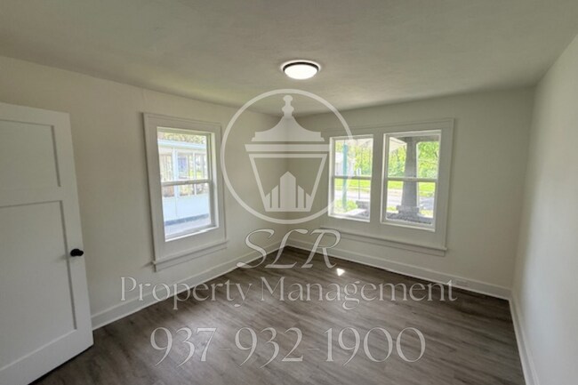 Building Photo - 3925 Hoover Ave