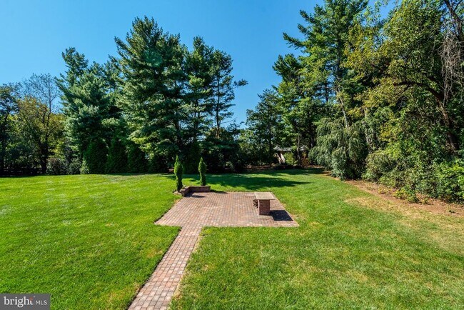 Building Photo - 4570 Lawnvale Dr