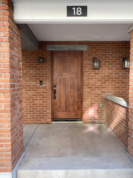 Building Photo - 808 N 4th Ave