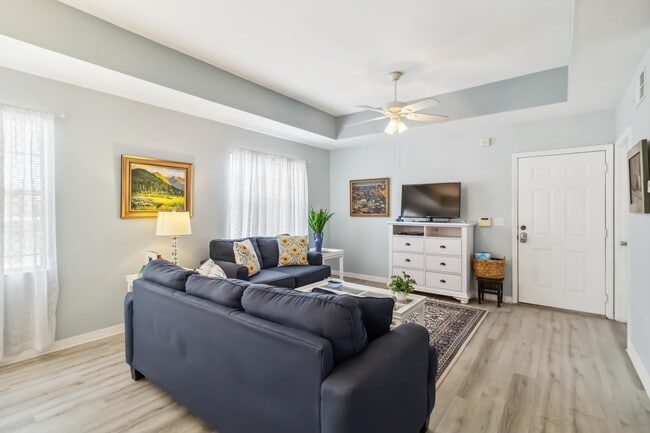 Building Photo - Beautiful furnished 2/2 unit becoming avai...