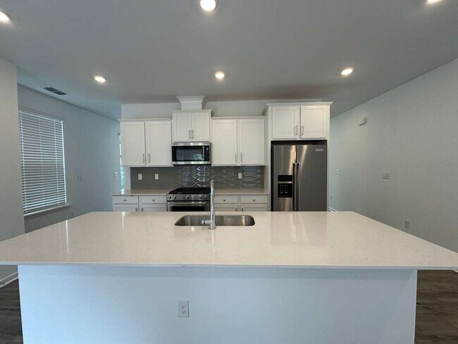 Building Photo - 5016 Rill Ct