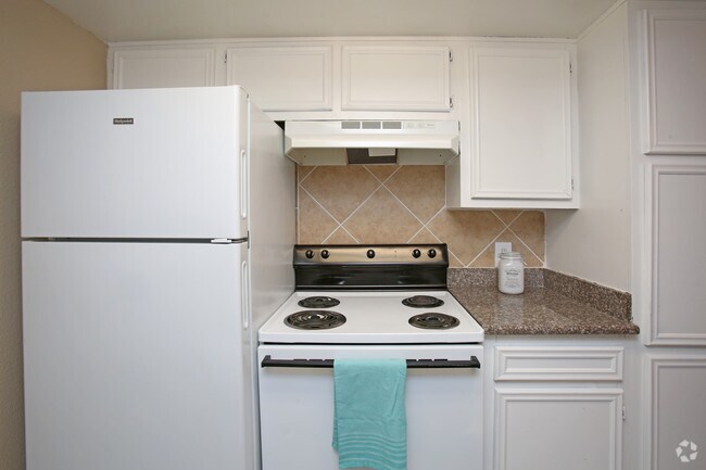 2 BR, 2 BA - Kitchen - Falls of West Oaks
