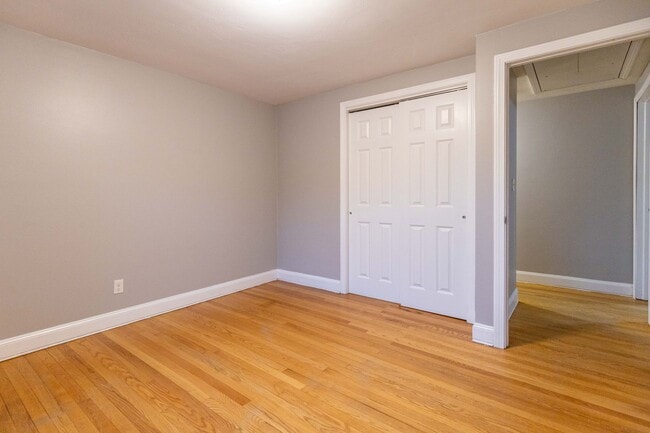 Building Photo - 3 Bedroom, 2 Bathroom home with Finished B...