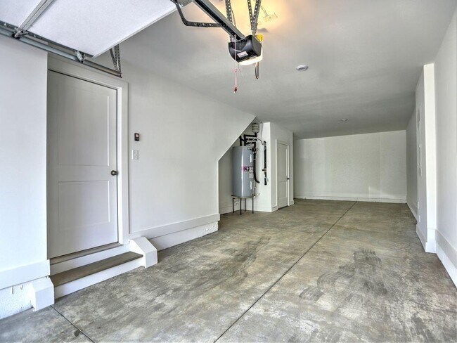 Building Photo - 176 Chestnut Cir