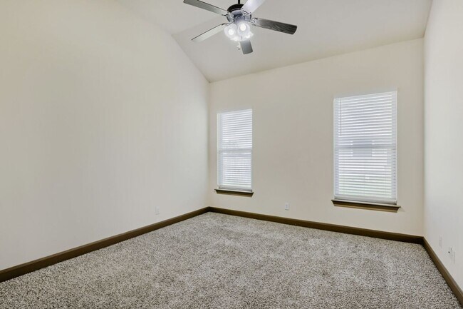Building Photo - 5923 Dewdrop Ln