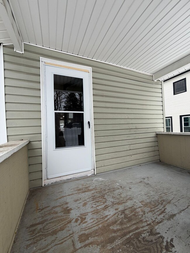 Building Photo - 27-29 Montgomery Ave