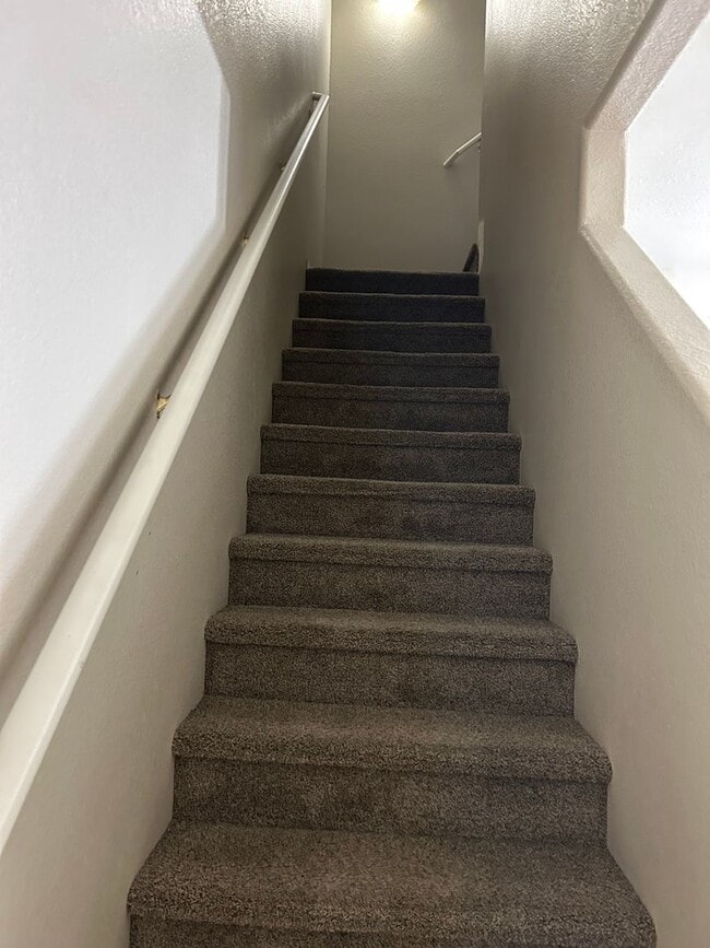 Building Photo - 2 story townhome in Mountains Edge