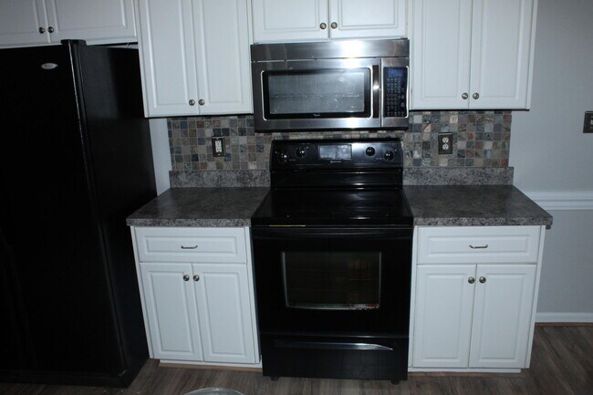 Building Photo - 789 Michelle Ct
