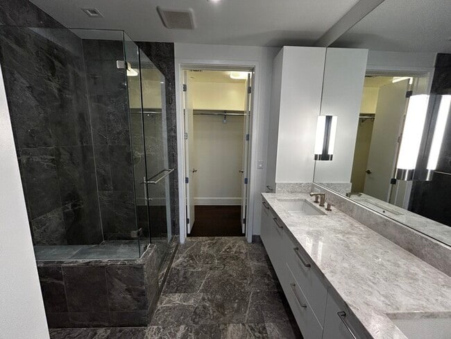 Building Photo - Charming 1BR 1BA Apartment w/ Pool & Gym in Downtown Austin