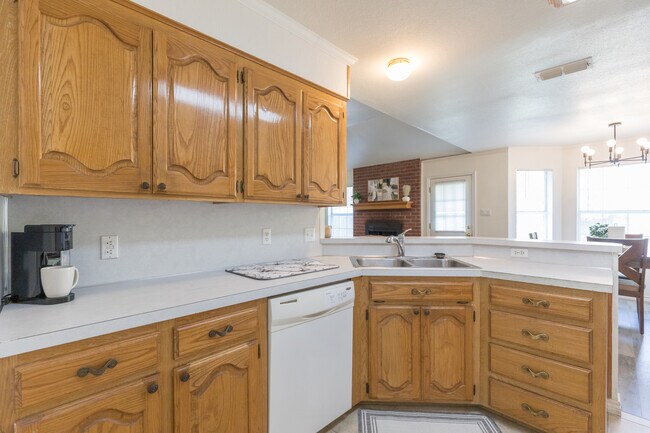 Building Photo - 2634 Bishop Rd