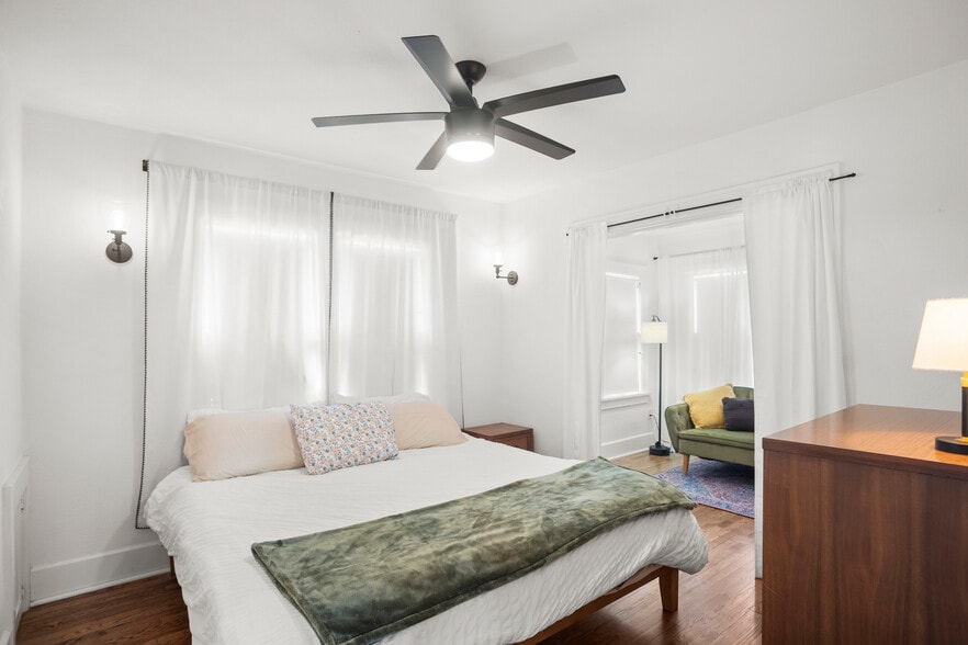 Building Photo - 640 48th St