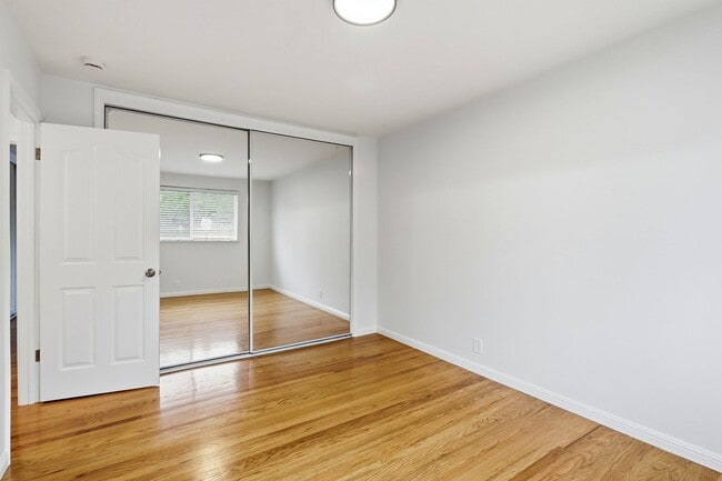 Building Photo - Beautiful Remodeled 3-Bedroom 2-Bathroom S...