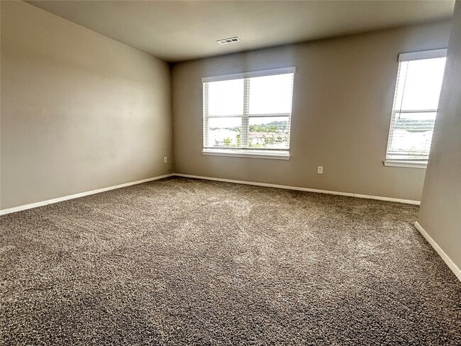Building Photo - 949 E Sparrow Cir