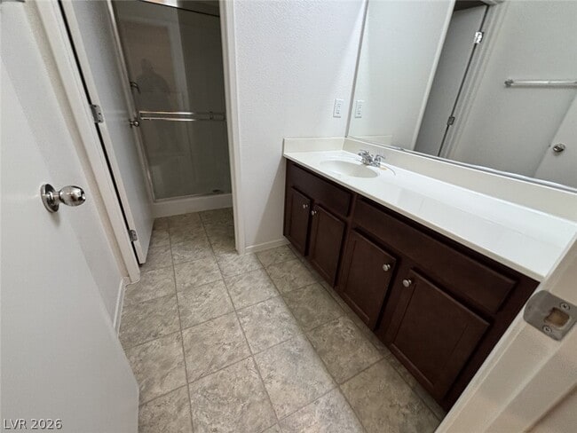 Building Photo - 5582 Sancho Throne Rd