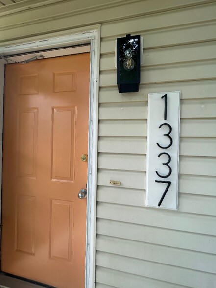 Building Photo - 1337 Cherry St