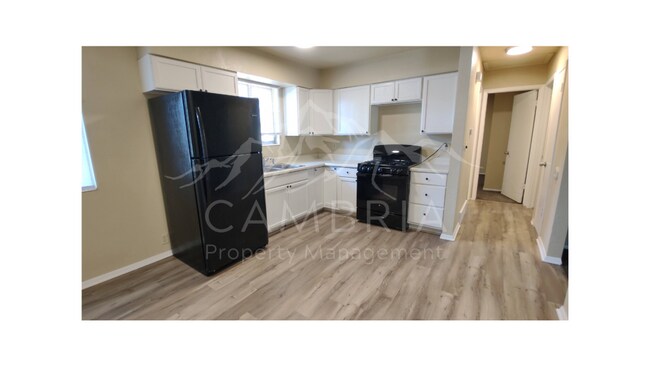 Building Photo - Roomy 4 Bedroom Rambler