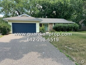 Building Photo - Mendota Heights Rambler Available Septembe...