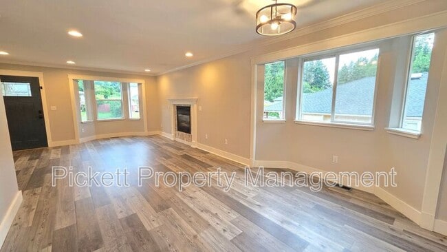Building Photo - 1331 NE Gilmax Ln