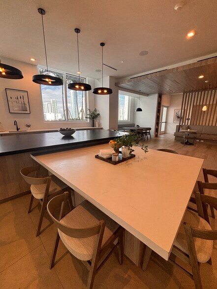 Building Photo - 221 NE 19th St