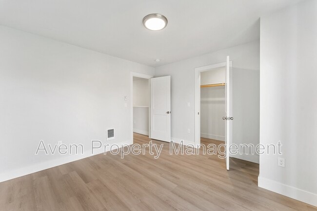Building Photo - 930 Molalla Ave