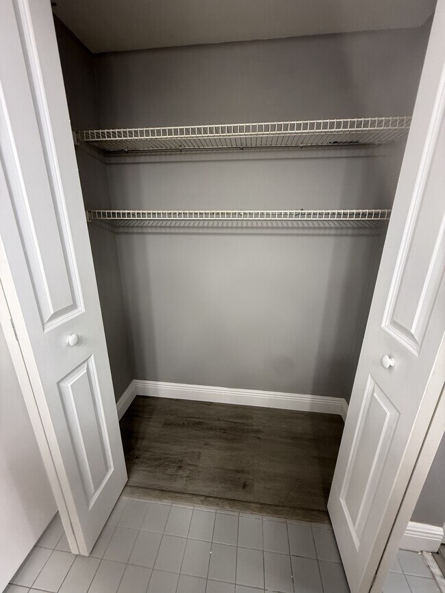 Building Photo - 2880 N Oakland Forest Dr