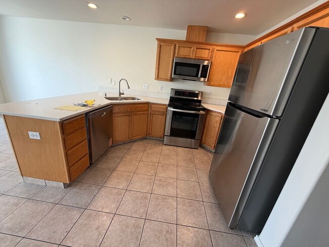 Building Photo - 3 bed 3.5 bath Townhome available on Rd 68!