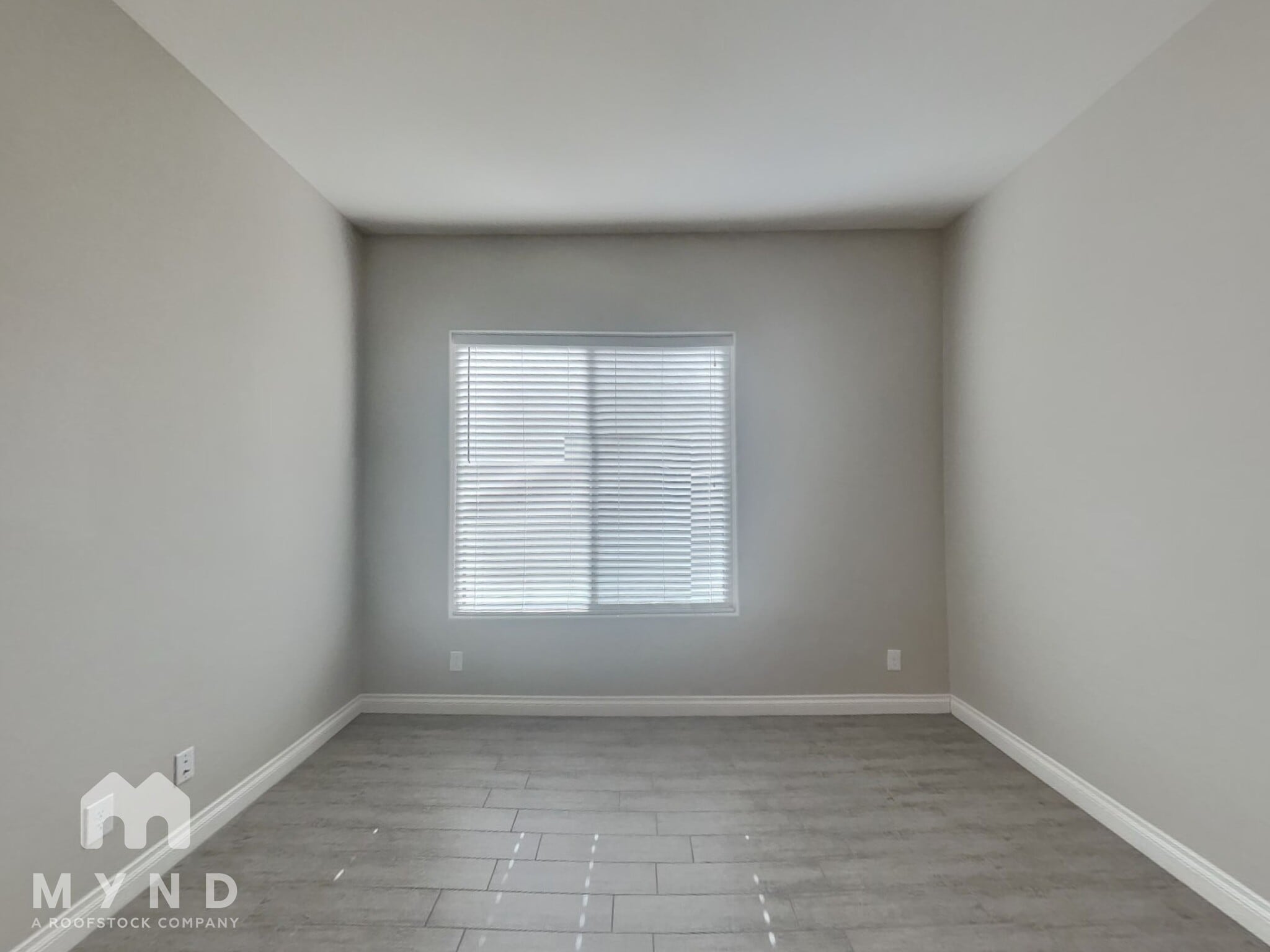 Building Photo - 3690 E Alfalfa Dr