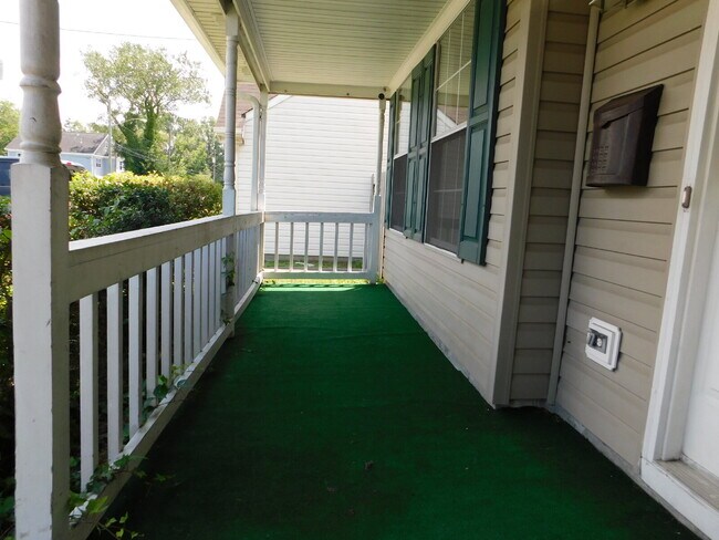 Building Photo - "Spacious 4-Bedroom Gem on Hughart Street with 2.5 Bathrooms and 2108 Sq. Ft. of Comfort!"
