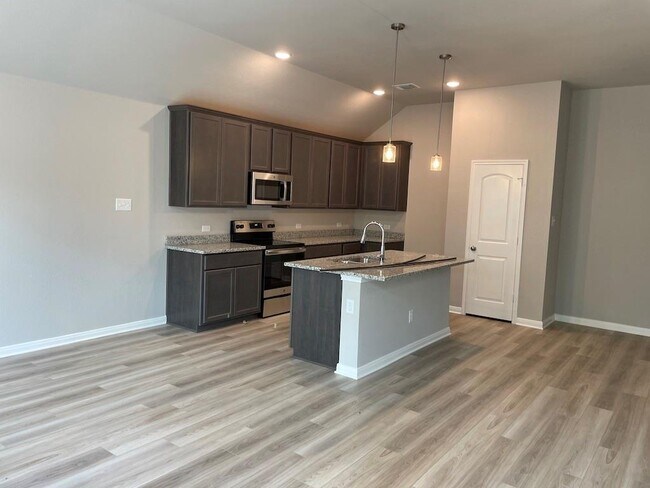 Building Photo - 5625 St Charles Dr