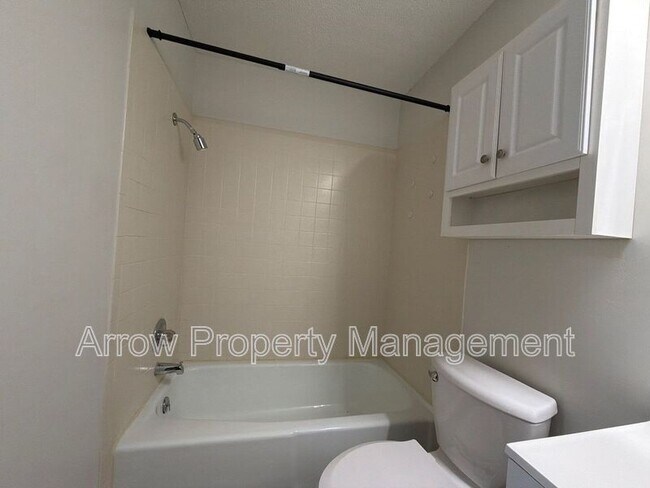 Building Photo - 649 S 18th St