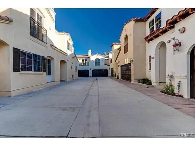 Building Photo - 9116 Florence Ave