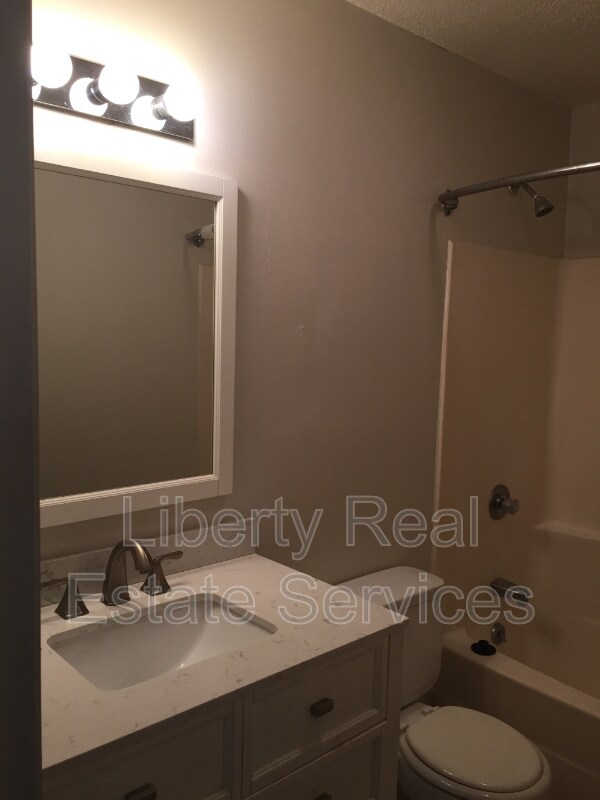 Building Photo - 901 Olmstead Dr