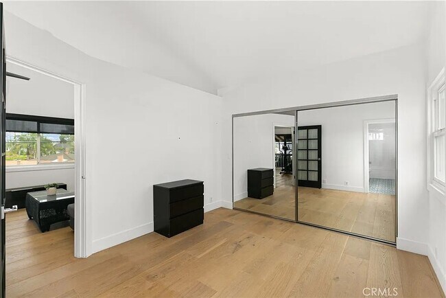 Building Photo - 335 Santa Ana Ave