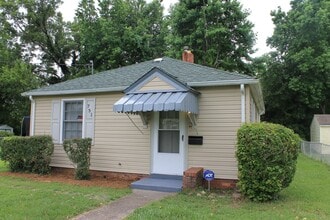 Building Photo - Updated 3 Bed and 1 Bath