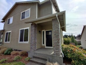 Building Photo - Tumwater Hill Town Home