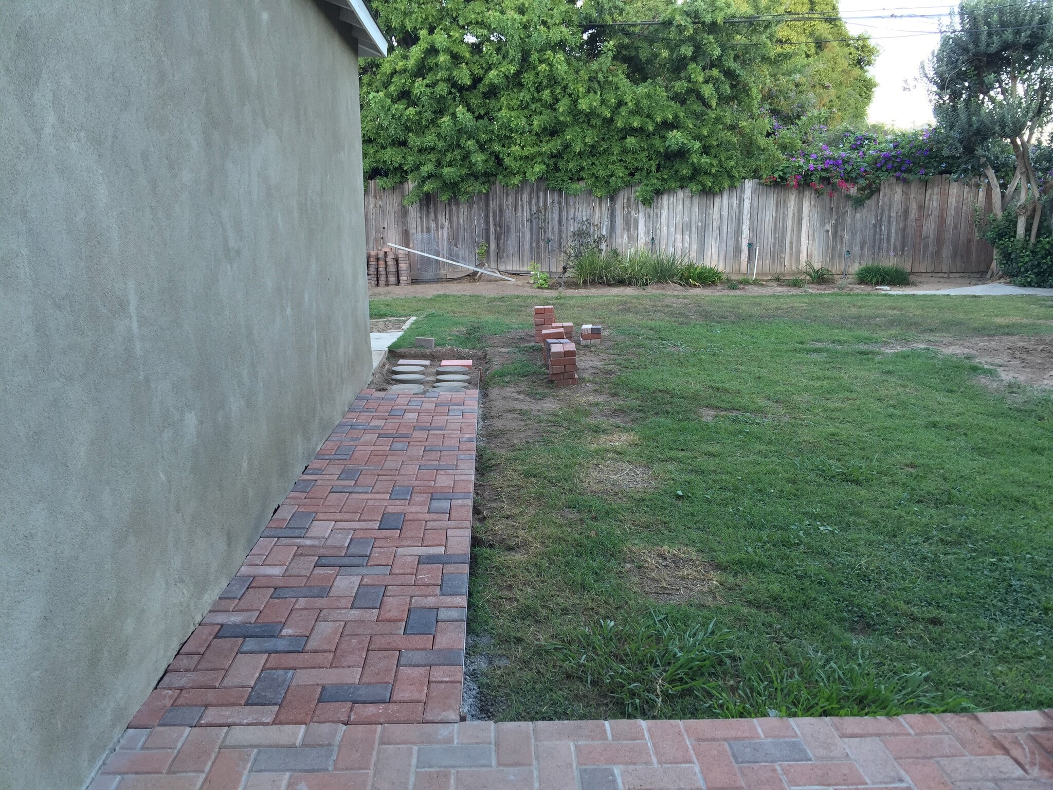 PATHWAY TO LAUNDRY/BACKYARD - 8408 Wiley Post Ave