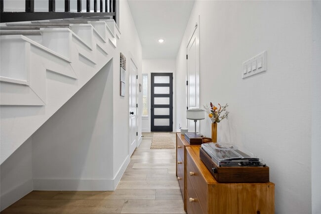 Building Photo - 5702 Breland St