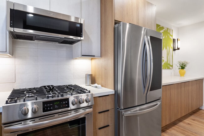 Chef's kitchen with LG stainless refrigerator (integrated ice maker) - 1907 Malcolm Ave