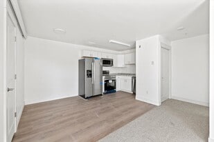 Building Photo - Clubmoss Apartments
