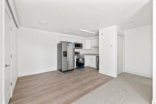 Building Photo - Clubmoss Apartments