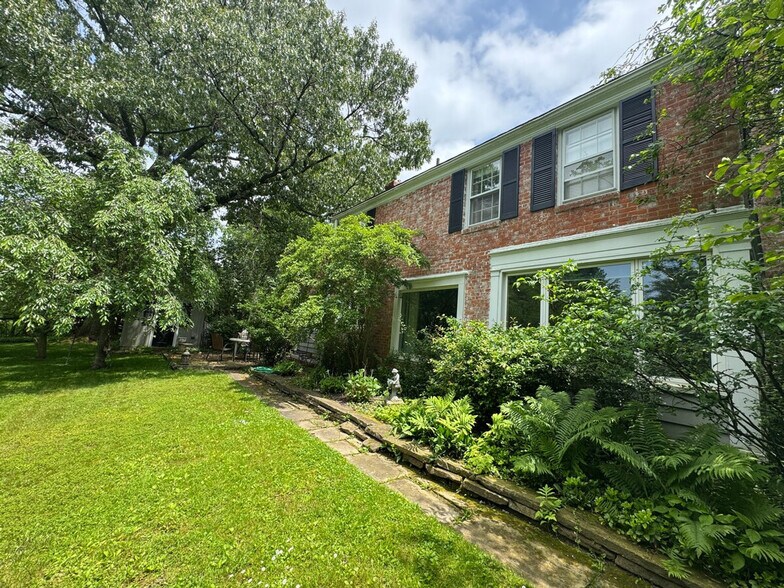 Building Photo - 21449 Fairmount Blvd