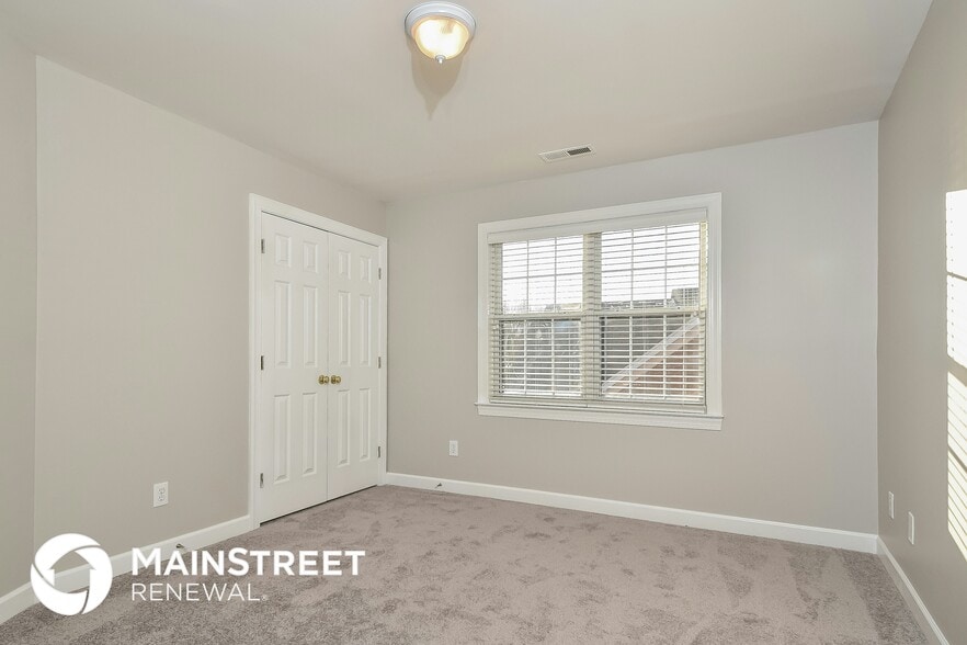 Building Photo - 1321 Davenport Ct