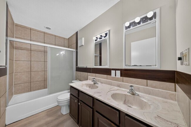 Building Photo - 7473 Hazelcrest Dr