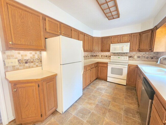 Building Photo - 9 Wisteria Ln