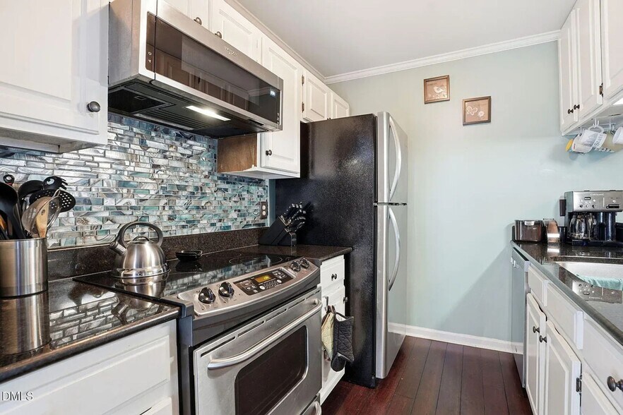 Building Photo - 700 Bishops Park Dr