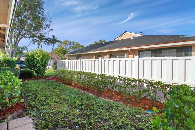 Building Photo - 8055 Sweetbriar Way