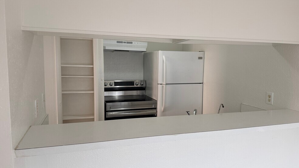 Building Photo - 8057 Meadow Rd